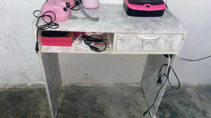 Ótima mesa de manicure pra quem está começando na área 