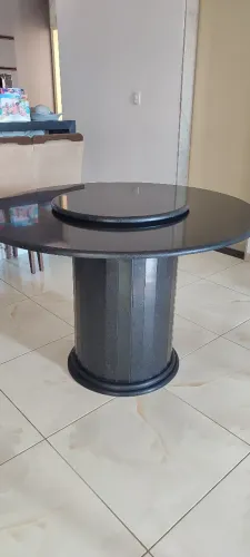 Mesa em Mármore Preto com centro giratório 