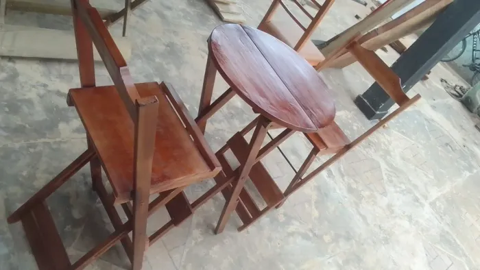 Mesas e cadeiras 