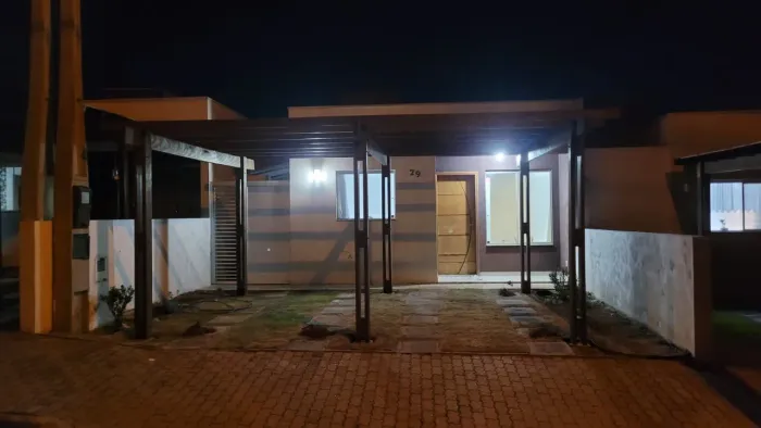 Linda casa em condomínio fechado