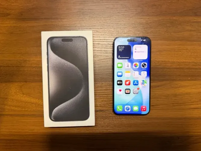 iPhone 15 Pro Max 256 Black Titanium + 11 capas