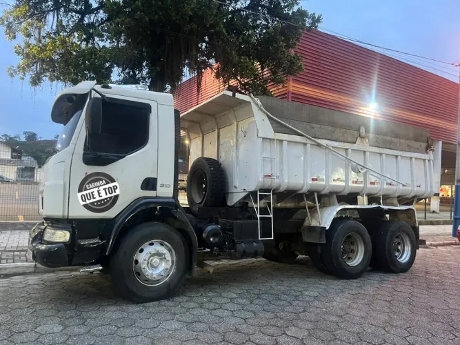 Caminhão volvo Vm 310 6x4 caçamba basculante