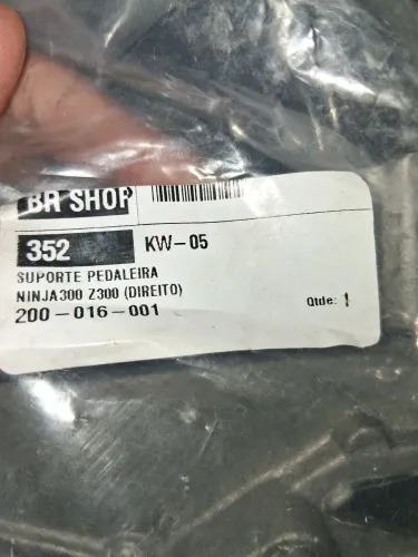 Suporte de pedaleira direito novo ninja300