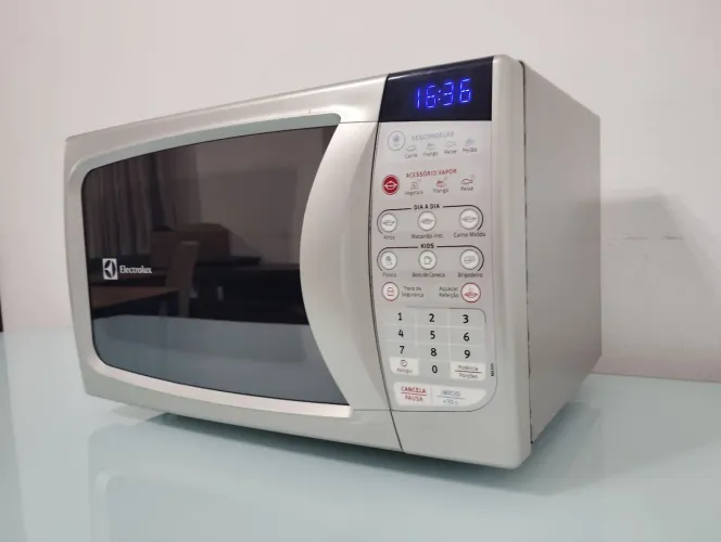microondas Electrolux cor Inox 20 litros