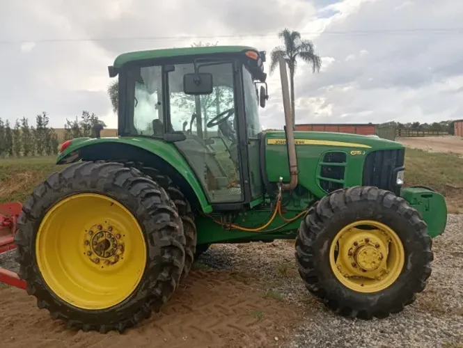 Trator John Deere 6115 J