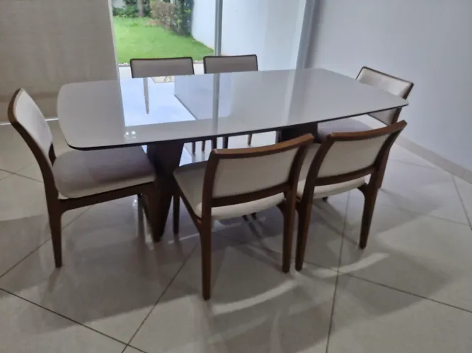 Vendo mesa com 6 cadeiras