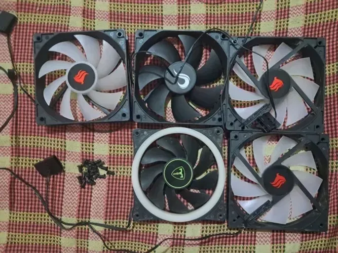 5 ventoinhas 120mm Molex; Para PC; Funcionando; Com parafusos