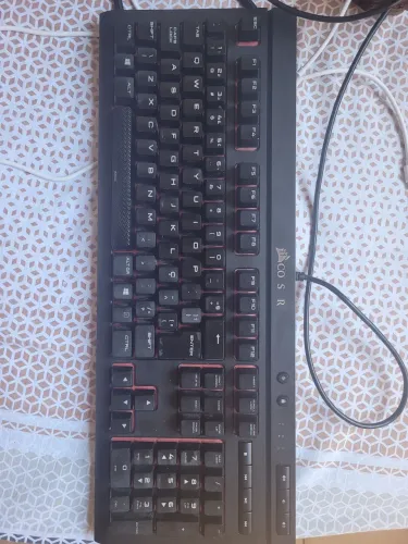 Teclado mecânico Corsair K68