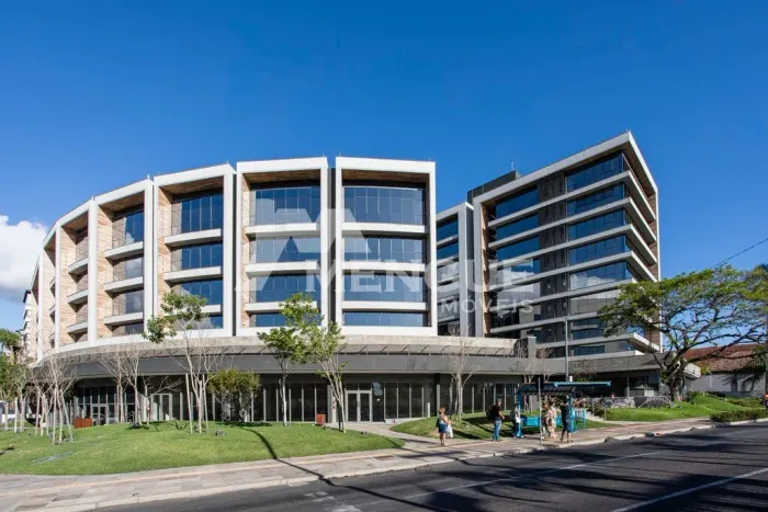 Sala Comercial à venda no bairro Tristeza, em Porto Alegre, com 30,22m² por R$ 379.862,30.
