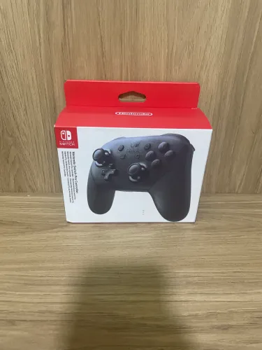 Nintendo Switch Pro Controller Original - Na Caixa (4 meses de uso)