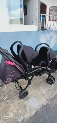 Carrinho gêmeos + 2 bebê conforto 