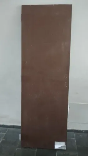 Porta 70x2,10 marron com lugar pronto para maçaneta