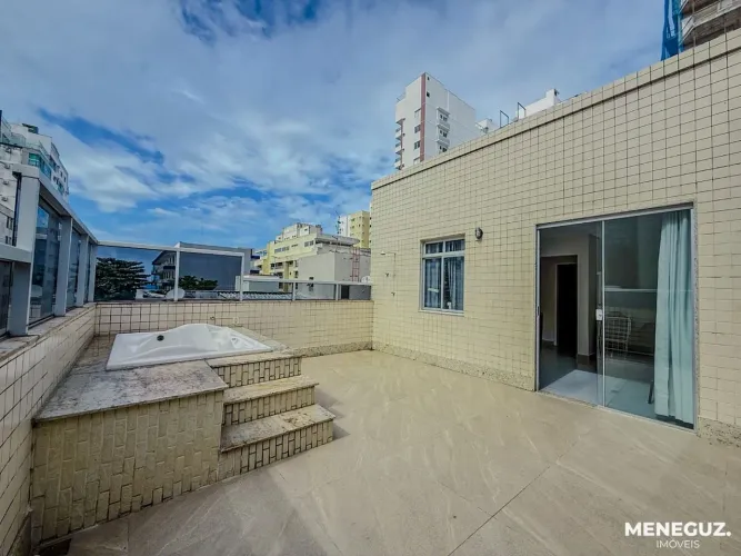 Cobertura 4 quartos a venda na praia do morro a pouco passos do mar!