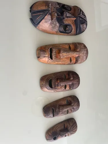 Jogo de máscaras africanas