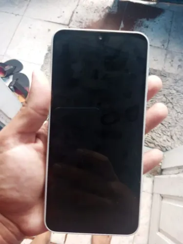 Vendo esse celular Galaxy a 16 de 128 gigas e 5 g vendo por 600 funcionando tudo