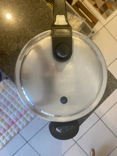 Panela de pressão Eterna da Nigro 4 lts