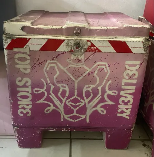 BAÚ MOTOBOY COM GARRAFEIRA