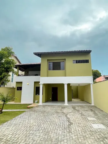 Excelente casa duplex em rua privativa