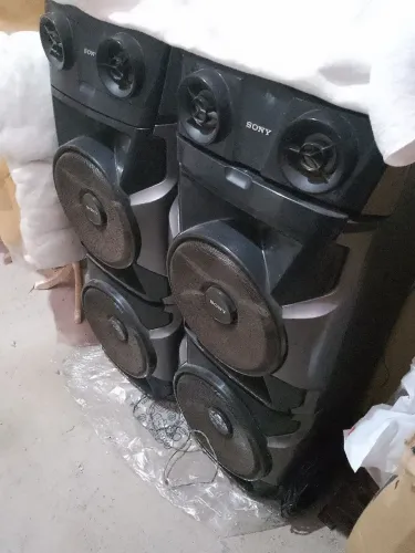 Vende-se caixas de som Sony semi novas funcionando todas certinho 