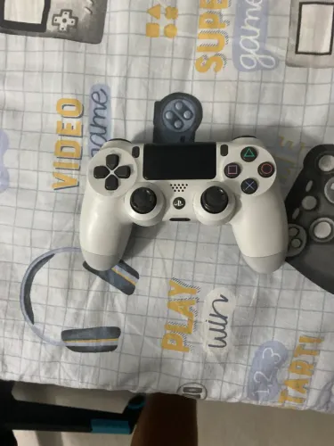 Controle de ps4 é gran turismo 7 