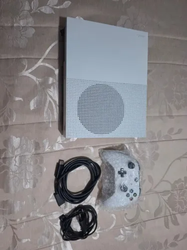 Vendo Xbox one S branco com HD 1 Terá.