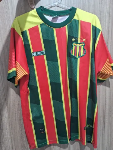 Camisas da Chapecoense, Sampaio Correa, Grêmio, Criciúma e Atlético Paranaense