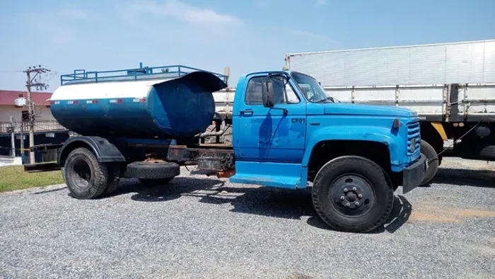 Gm d 12 000 tanque pipa. 6000 litros ano 1993.  