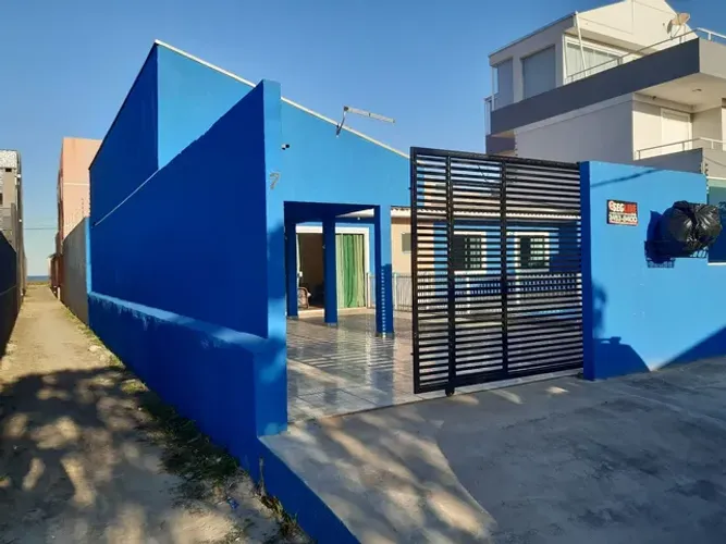 Casa com piscina 50mts do mar, 2 quartos no Balneário Albatroz