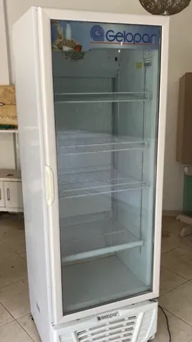 Expositor de Bebidas Vertical Gelopar 414 L