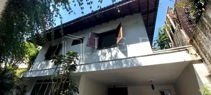 Rua Principado de Mônaco, Pacaembu .