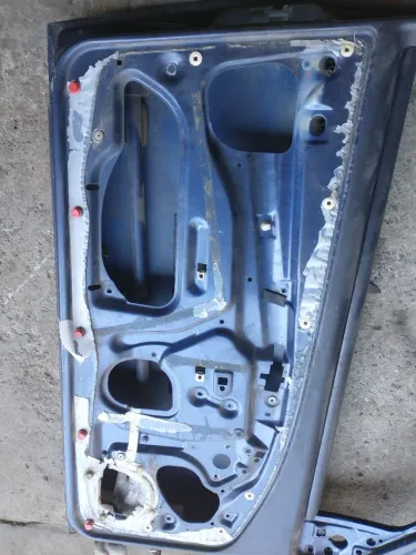Porta dianteira esquerda Fiat/Palio 98 2p