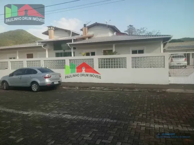 REF. 82 Linda Casa no Bairro Ratones, Florianópolis, Santa Catarina, Brasil.