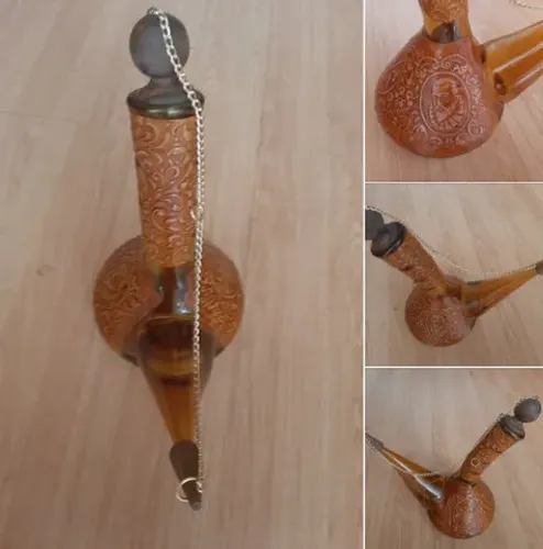Garrafa Antiga decorada com couro