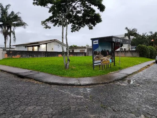 Terreno de esquina privilegiado num lugar alto, totalmente PLANO aceita proposta a vista