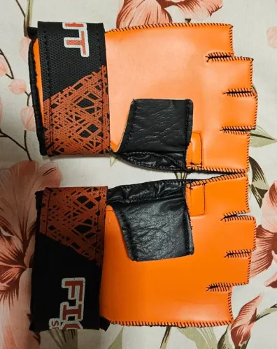 Vendo essa luva de goleiro futsal nova .
