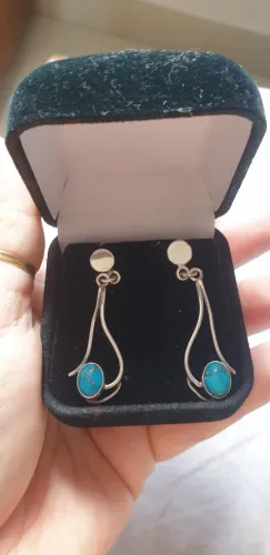 Brinco de Prata com Turquesa. Confeccionado em Prata 925.