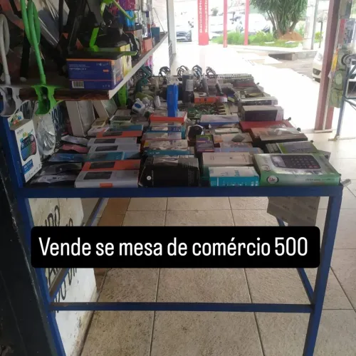 Vende se mesa  para comércio  , de 800 por 400 , contato * , fakar Marlene 