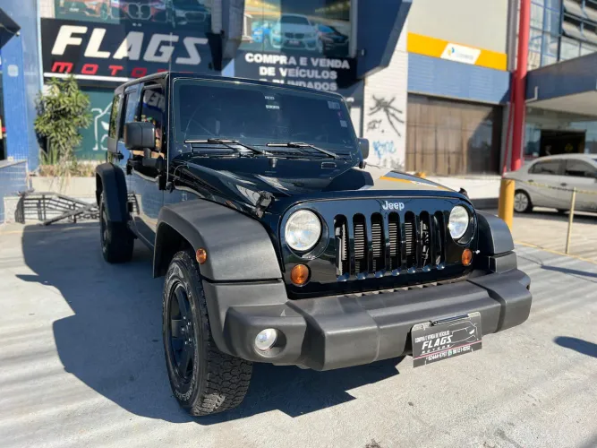 Jeep Wrangler 2013 unlimited 4 portas muito nova