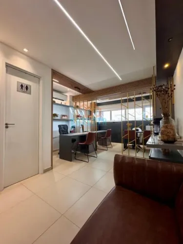  CÓD: 3096. Sala Comercial Toda Projetada e Mobiliada para Venda no WHB