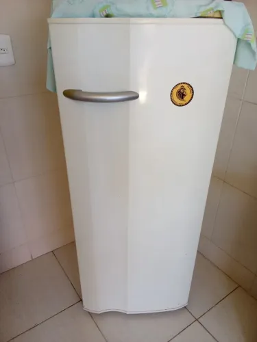 Geladeira Eletrolux 220v 239 l