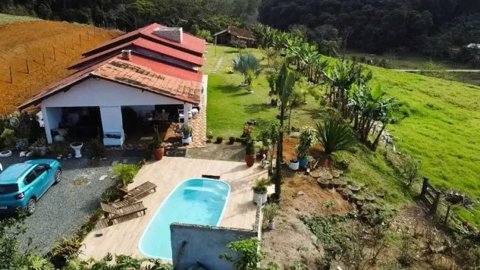 Chácara completa, com acesso todo em asfalto - São João do Itaperiú - SC