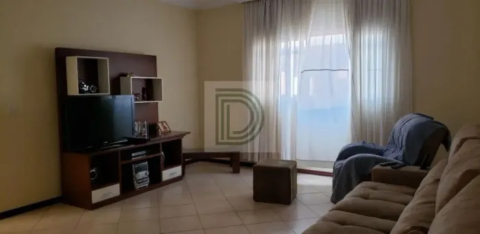 Sobrado Comercial Amplo - Ideal para Escritórios e Consultórios | Ao Lado da Prefeitura de