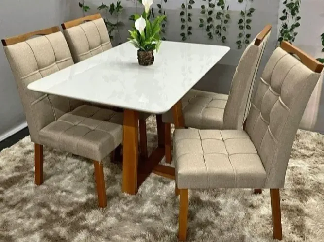 Mesa de Jantar de Madeira com 4 Cadeiras