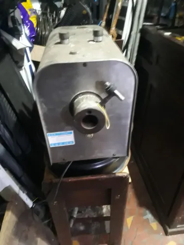 Moedor de carne industrial da Hobart Semco 4B12 - Usado.