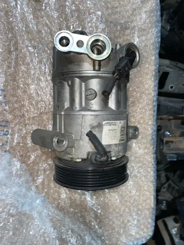 Compressor de Ar Condicionado Jeep Renegade PC614001 Mahle Mopar 