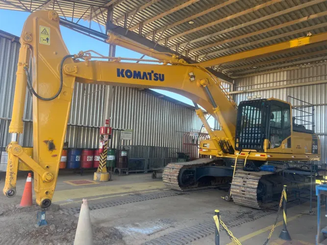 Escavadeira Komatsu PC 350 LC .