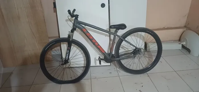 Vendo lotus preta com quidon Brutus, freio mecanico 