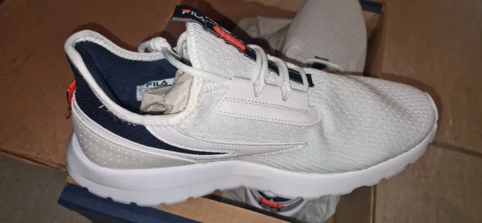 Tenis FILA branco novo na caixa tam 42