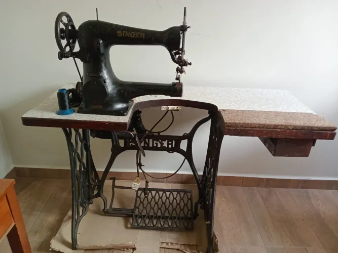 Máquina de Costura Singer Antiga