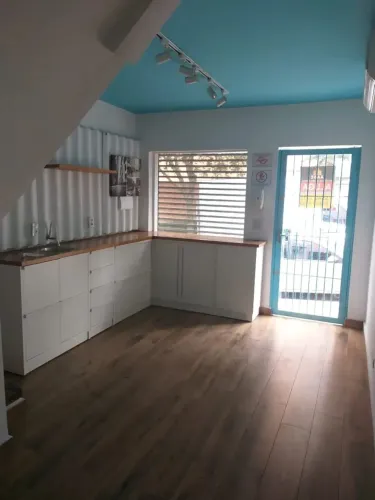 VENDE-SE CASA COMERCIAL! Excelente oportunidade para o seu negócio com Localização Privile